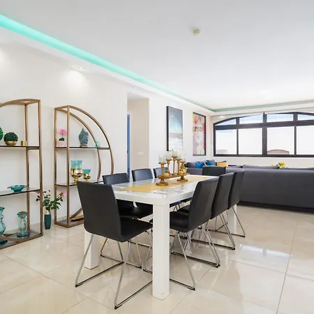 - Beachfront Luxury Apartment, 5br Playas Del Duque