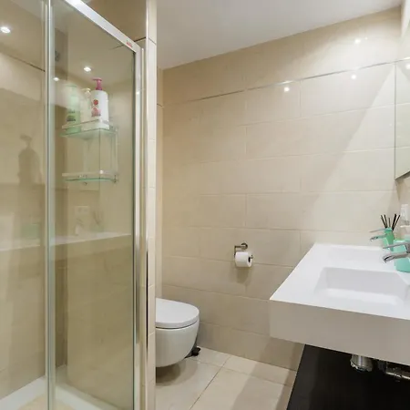 - Beachfront Luxury Apartment, 5br Playas Del Duque *