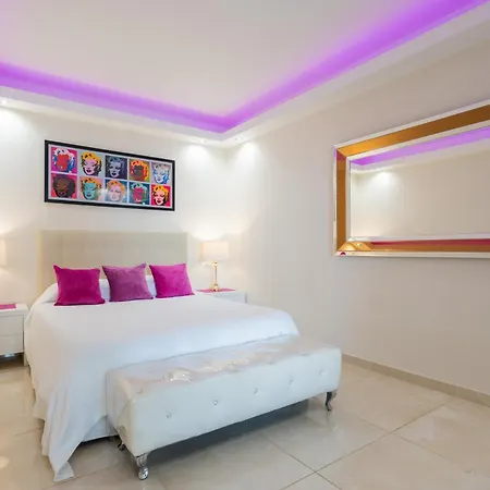 - Beachfront Luxury Apartment, 5br Playas Del Duque 公寓