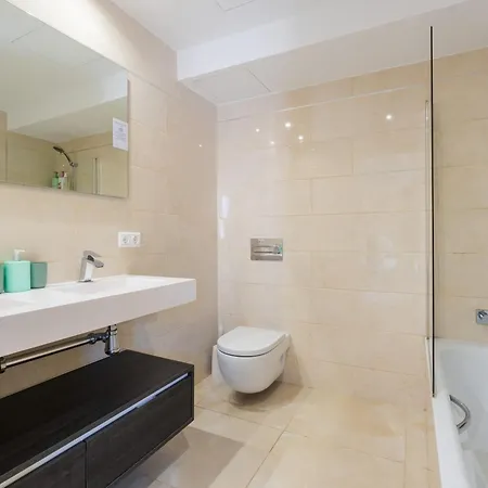 - Beachfront Luxury Apartment, 5br Playas Del Duque *