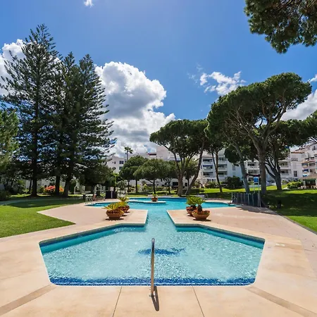 - Beachfront Luxury Apartment, 5br Playas Del Duque 马尔韦利亚