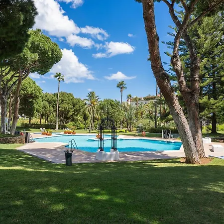 - Beachfront Luxury Apartment, 5br Playas Del Duque