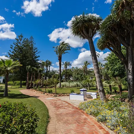- Beachfront Luxury Apartment, 5br Playas Del Duque