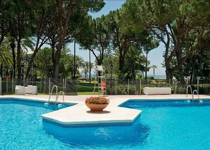 - Beachfront Luxury Apartment, 5br Playas Del Duque Marbella