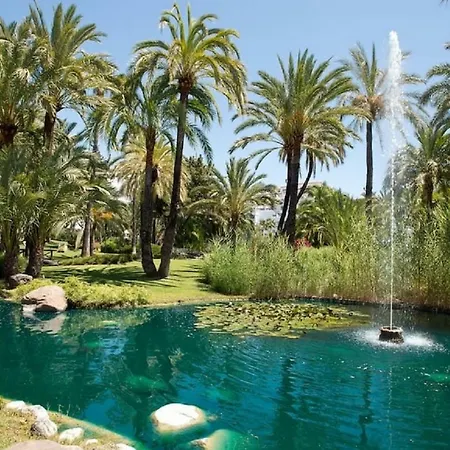 Beachfront Luxury Residence, Playas Del Duque, Puerto Banus, Appartement *